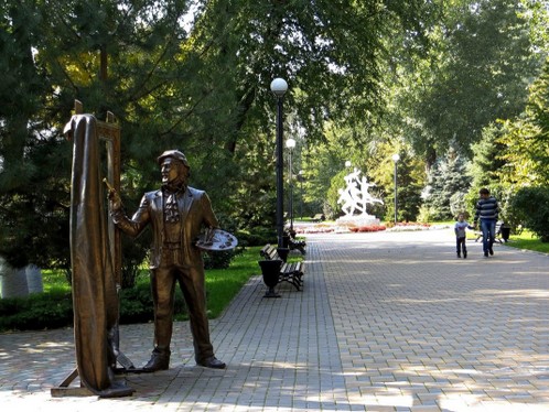 "Художник" Sculptural bronze composition "The Artist"