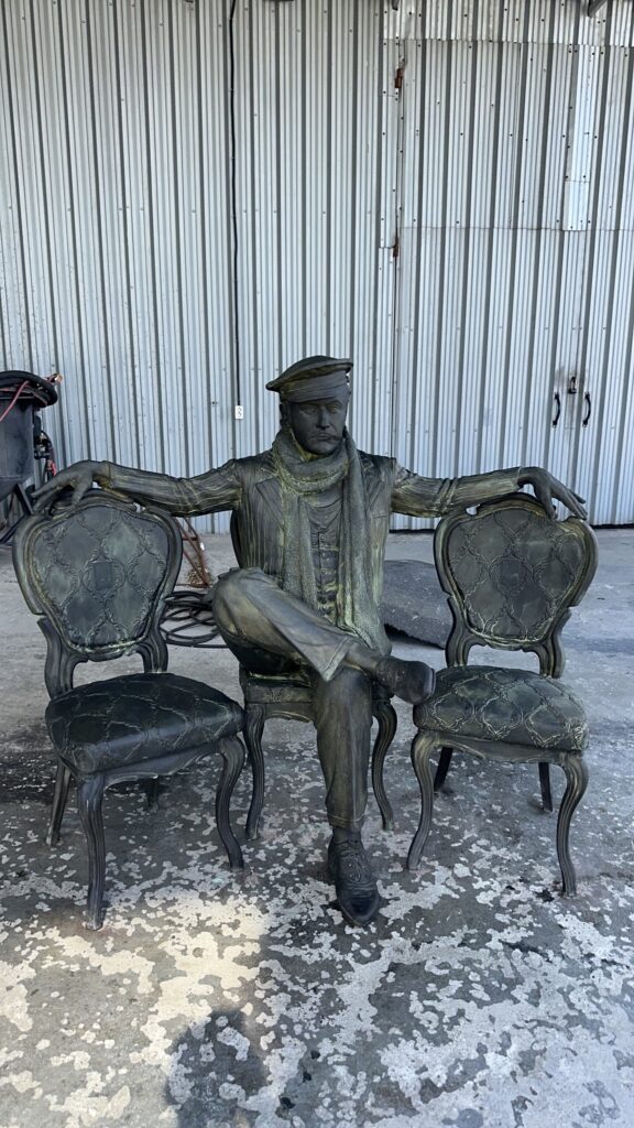 Скульптурная композиция "Остап Бендер". Bronze sculptural composition "Ostap Bender".