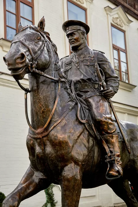 Скульптурная бронзовая жанровая композиция "Казак и казачка". Bronze sculptural genre composition "Cossack and Cossack Woman".