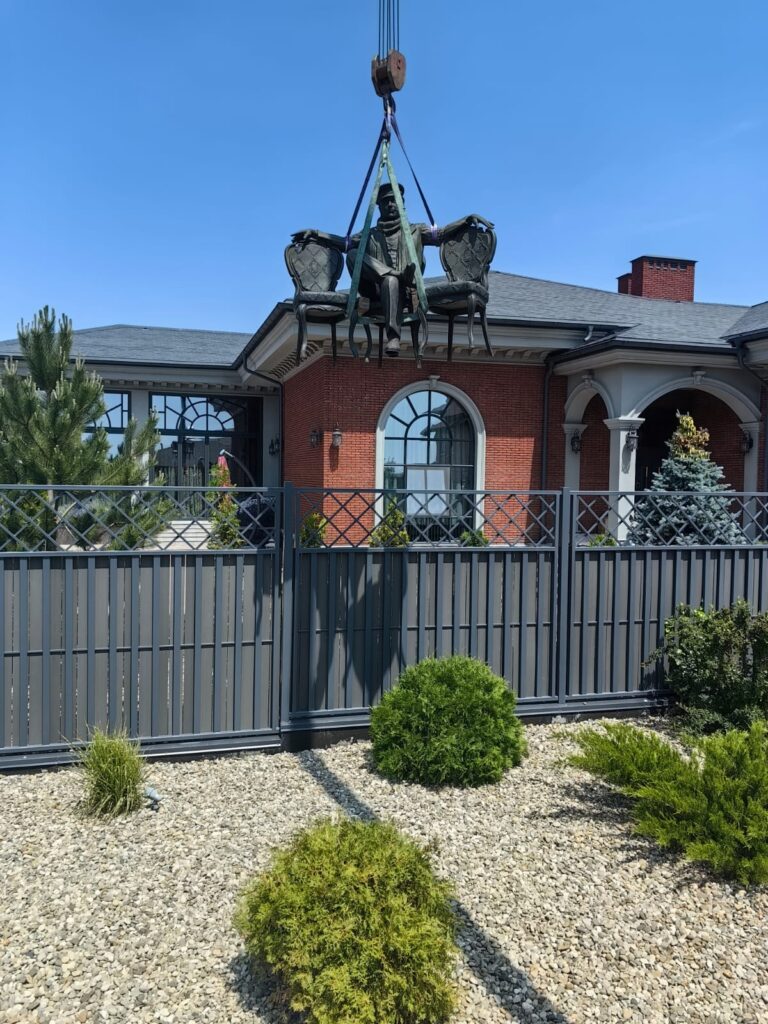 Скульптурная композиция "Остап Бендер". Bronze sculptural composition "Ostap Bender".