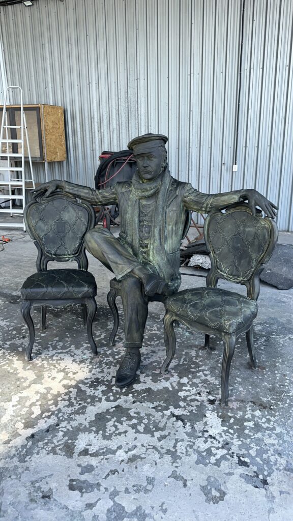 Скульптурная композиция "Остап Бендер". Bronze sculptural composition "Ostap Bender".