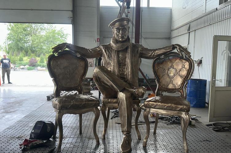 Скульптурная композиция "Остап Бендер". Bronze sculptural composition "Ostap Bender"